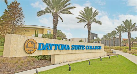 daytona state college sign.